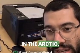 הרב הצבאי האמריקני העשל מאנגל הדפיס את ספר התניא בבסיס הצבאי האמריקני הצפוני ביותר בעולם בצפון גרינלנד - מקום שבו השמש איננה זורת במשך חודשים ברציפות. אפילו לשם אור החסידות הגיע