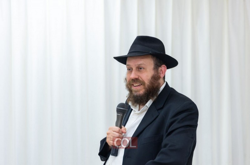 חיזוק מימין: איש התקשורת החב