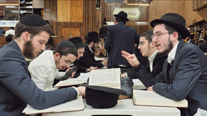 מבחן מקיף במבצע תורה ומלגות כספיות לתלמידי ה'קבוצה'