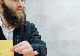 לאחר שלושה חודשים של 'כולל ערב' בבית הכנסת אוהב ישראל בביתר, נערכה הערב הגרלה בין המשתתפים הקבועים לטיסה לחצרות קדשנו לרגל יו