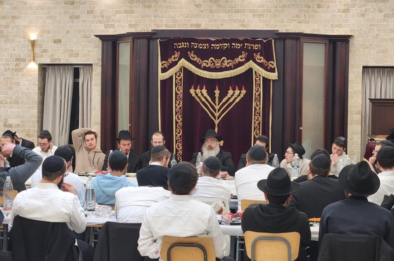 התוועדות הכנה לי' שבט בישיבת הזאל הקטן במגדל העמק