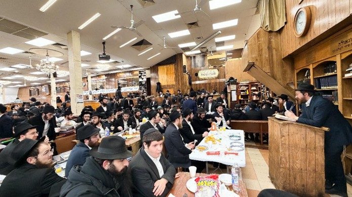 השליח לכוכב יאיר למד 'באתי לגני' עם תלמידי ה'קבוצה' 