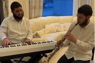 הקלידן והנשפן החב