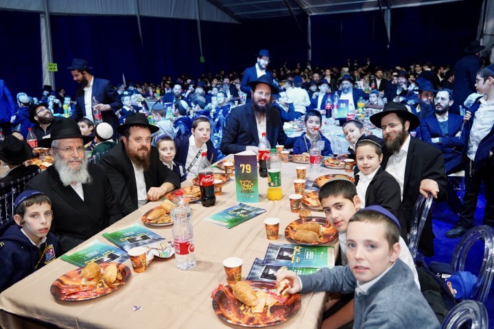 בנכם השתתף בהתוועדות המרכזית? חפשו אותו בגלריה הזו