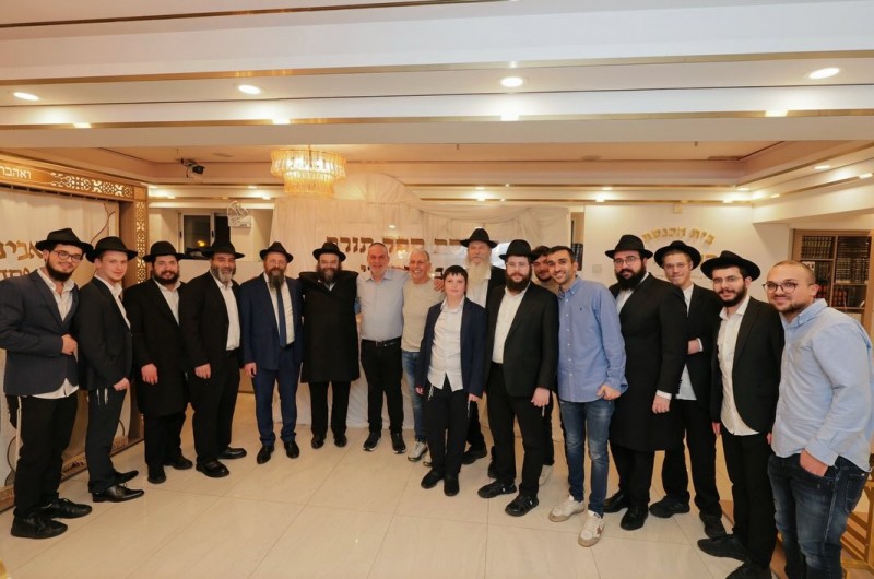 בהשתתפות שלוחי חב