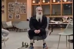 שיעור על אמונה וביטחון: שליח הרבי רב סרן הרב לירז זעירא, שאיבד את רגליו במלחמה בסוריה, חזר לבית חב