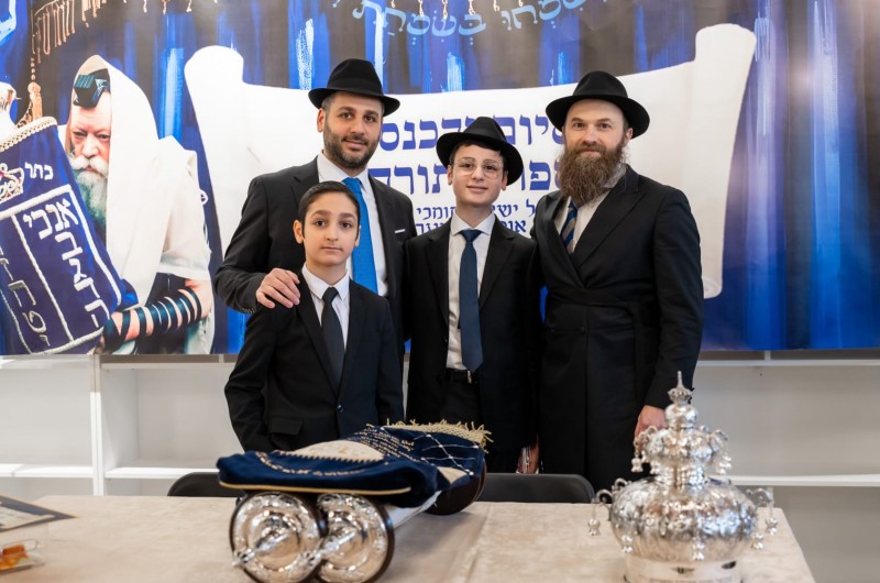 ספר תורה ראשון הוכנס להיכל ישיבת חב