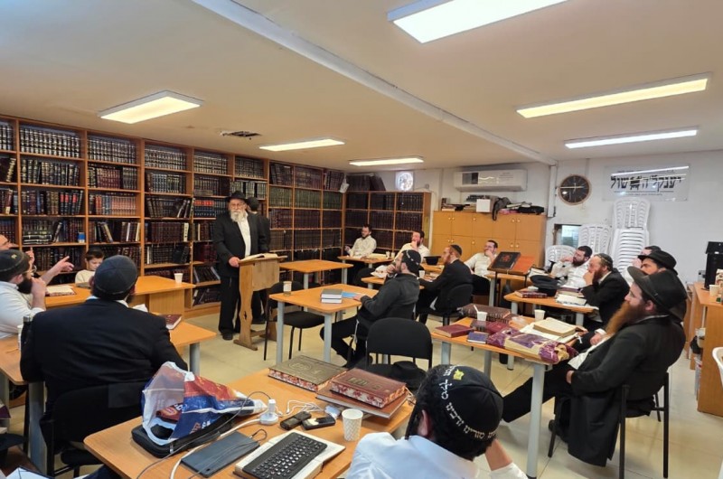 בכולל בפתח תקווה: שיעור הלכתי על כללי האמירה לעכו