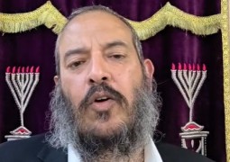 'יתרו': למה פרשת השבוע של מתן תורה נקראת על שם גוי? יתירה מזו: גוי שעבד לכל עבודה זרה בעולם והיה הכומר הראשי במדיין? ומה יתרו שמע שבא לעם ישראל במדבר? הרב עו