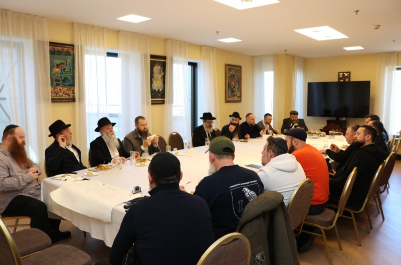 דנייפר: החלו בכתיבת ספר תורה שייכנס לבית חב״ד סאפה, ויאטנם