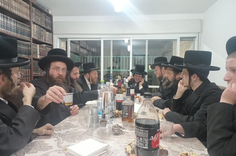  שמחת ה'לחיים' לרגל קשרי השידוכין של הבה