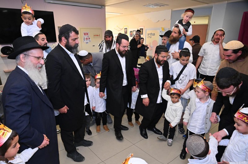 הטקס המסורתי של 'הכנסה לחדר' נערך בגן חב