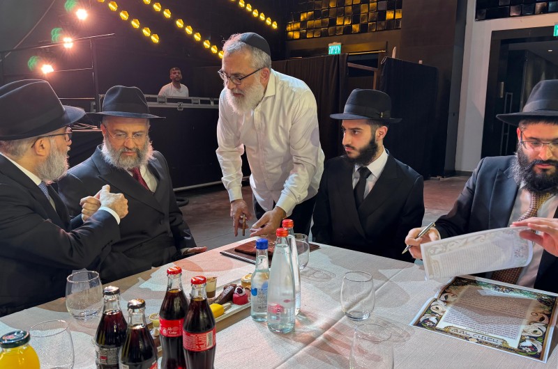 באולם האירועים בשוהם: חתונת החתן התמים משה זבולונוב מקווינס שבניו יורק עב