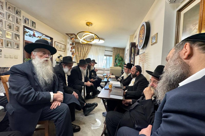 ניחום אבלים אצל בני משפחת ברגמן בשכונת רמות בירושלים