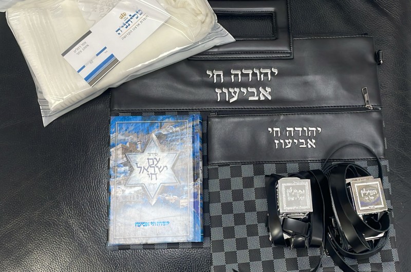 קטנוע השוטר הוצת בבני ברק ובתוכו היו תפילין; קיבל חדשות