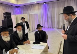 באולם האירועים בכפר חב''ד ב' נערכת הלילה שמחת החתונה של החתן מנחם מענדל ועקנין עב