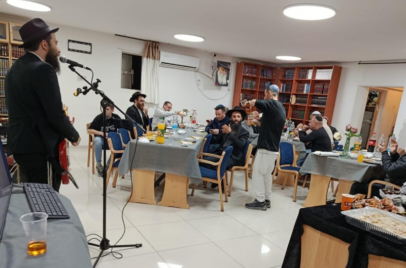 התוועדוות ראש חודש אדר בבית חב