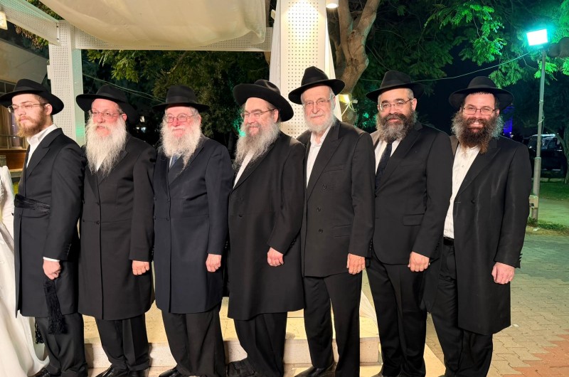 ידידים רבנים ושלוחים בחתונת וילהלם-גולדברג בכפר חב
