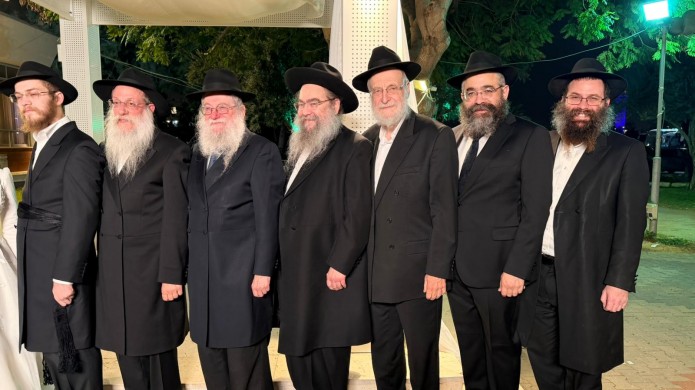 ידידים רבנים ושלוחים בחתונת וילהלם-גולדברג בכפר חב