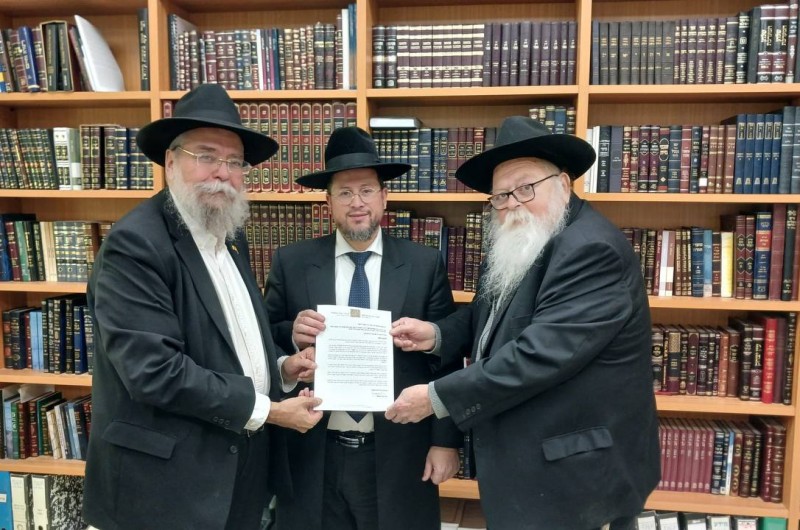 רבה של רוסיה השליח הרב בערל לאזאר שיגר אגרת ברכה לרבה הראשי החדש של באר שבע הרב אברהם דרעי. מי שהעביר את המכתב ללשכה היה הרב משה דיקשטיין, מוותיקי השלוחים בבאר שבע, שחזר משמחה משפחתית במוסקבה