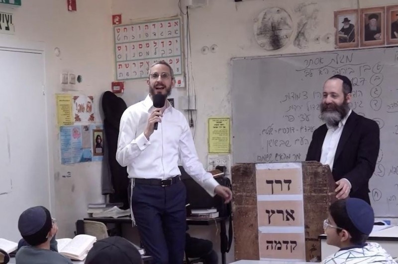 מה עשה שמחה פרידמן בחיידר אידיש בכפר חב