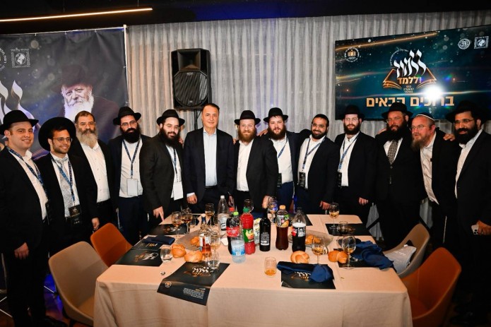 מכל החוגים: מעמד הוקרה למאות ראשי הכוללים 'תפארת זקנים' 