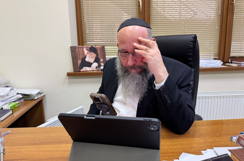 4 שנים למלחמה באוקראינה: שר החוץ שוחח עם שליח הרבי