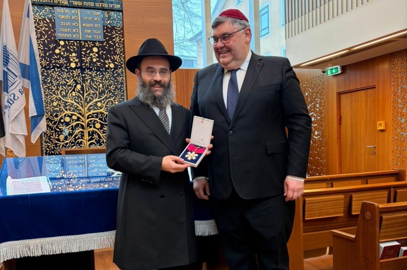 רבה הראשי של אסטוניה, שליח הרבי הרב אפרים שמואל קוט, קבל את עיטור 