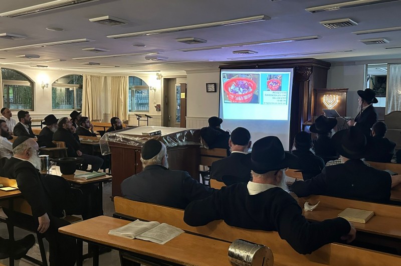 בבית כנסת חב