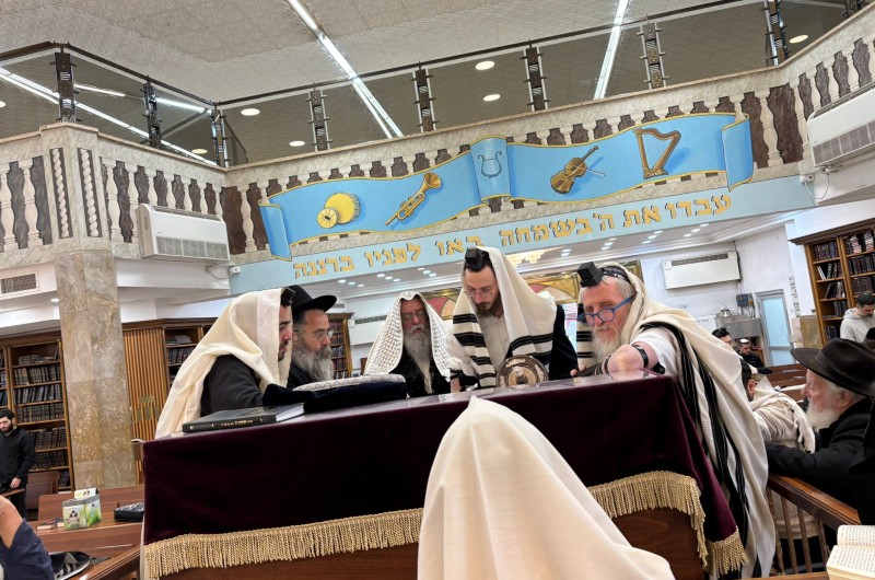 האדמו''ר מצאנז לייפניק שליט''א הגיע הבוקר לכפר חב