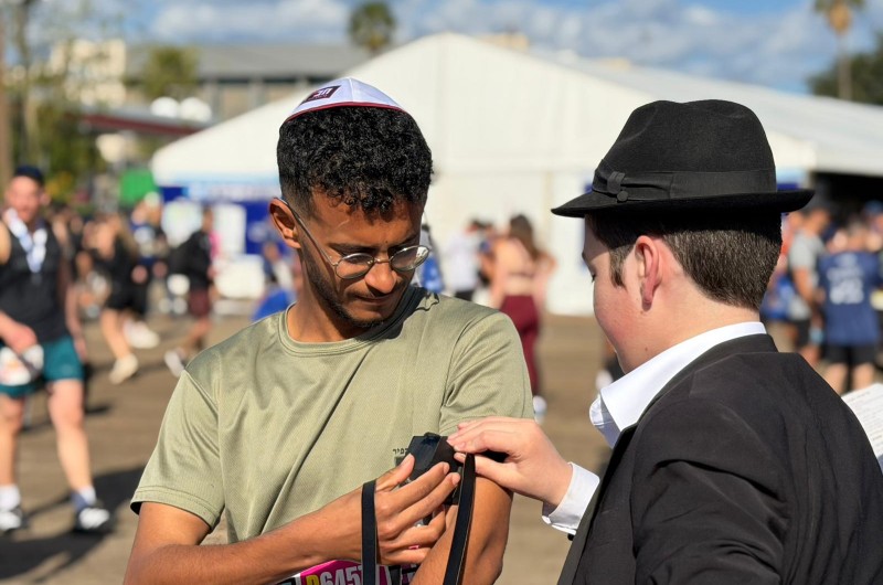 מרגש: יותר מ-1,000 רצים הניחו תפילין במרתון תל אביב