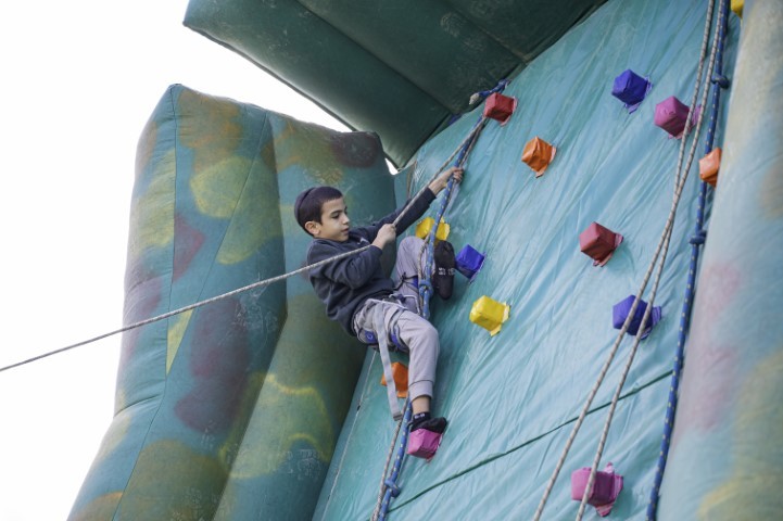 שוק פורים מושקע וססגוני בתלמוד תורה 'ליובאוויטש' בלוד