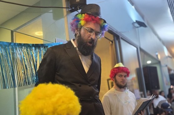 מאות יהודים במעמד ענק לפורים, בארגון בית חב