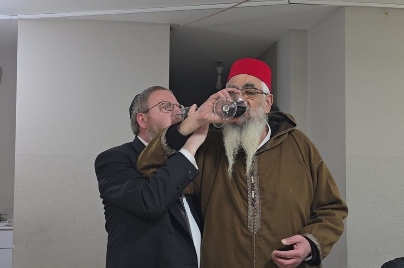 התוועדות וסעודת פורים מושקעת ומפוארת במירון, בביתו של איש החסד יוסי זליקוביץ יו