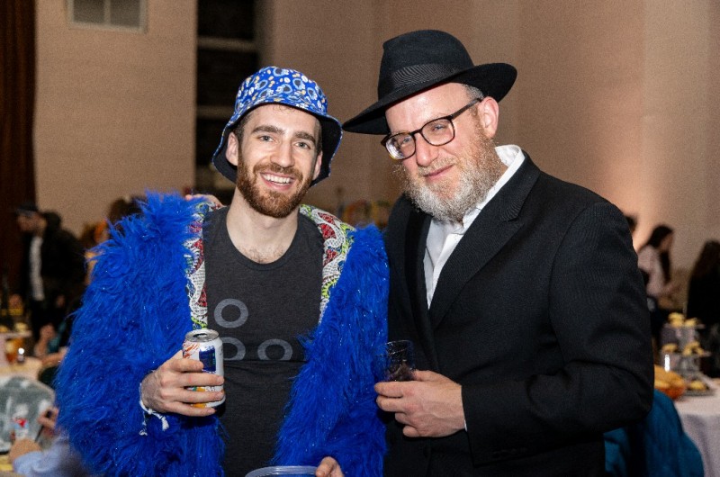 ליהודי רובע צ'לסי במנהטן הייתה אורה ושמחה בחגיגת פורים