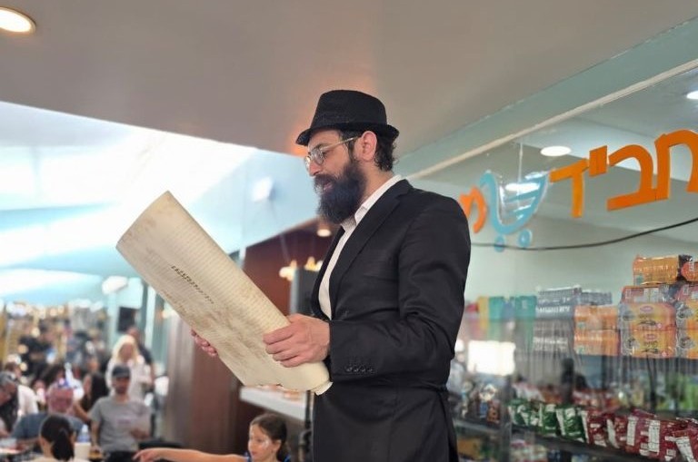 אלו שנתקעו בגלל המלחמה ואלו שטיילו בחופשה: מאות ישראלים הגיעו לבית חב