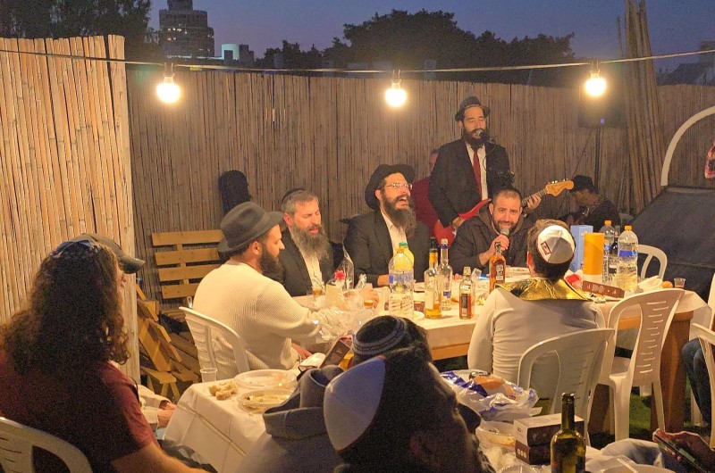 ליד מרחב מוגן: משתה פורים מושקע על גג בית חב