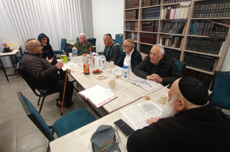 תורה תחת אש: ב