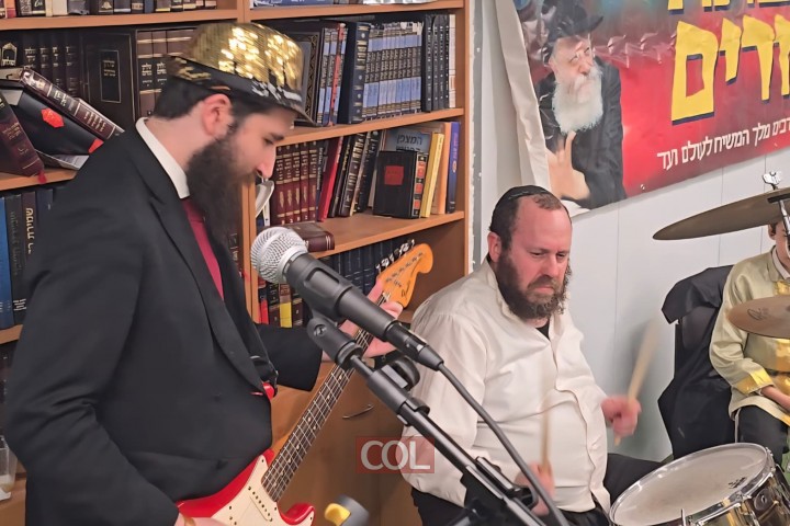 במשתה פורים בבית חב