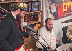 במשתה פורים בבית חב