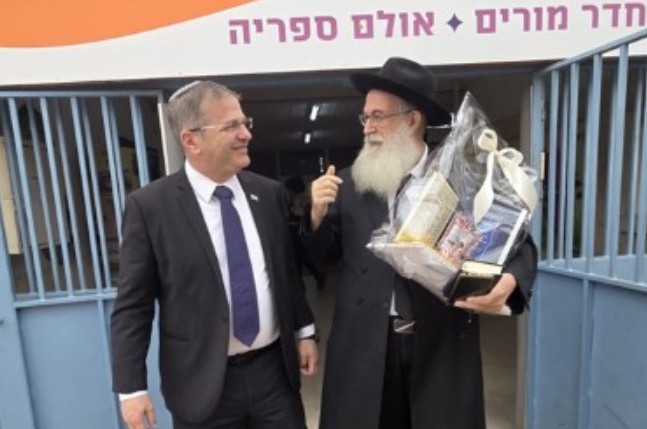 זה מה ששר החינוך ראה בבית הספר שלנו ביום שישי האחרון