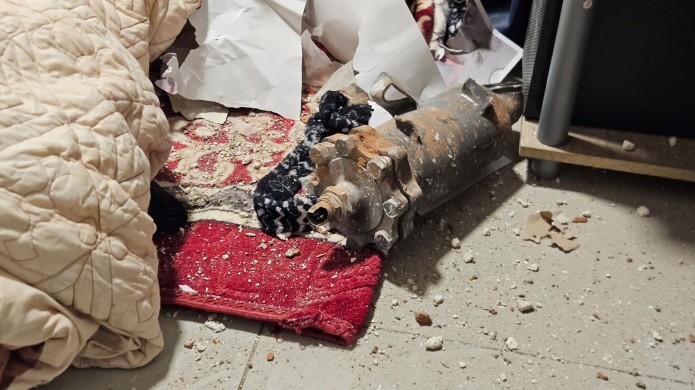 שבר טיל איראני נפל בחדר הכביסה של המשפחה החב