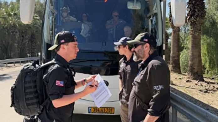 שבת בלב ירדן: המסע שעברו עשרות תמימים בדרך לניו יורק