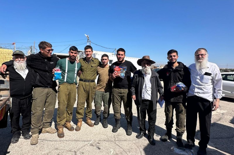 עם חיילי צה