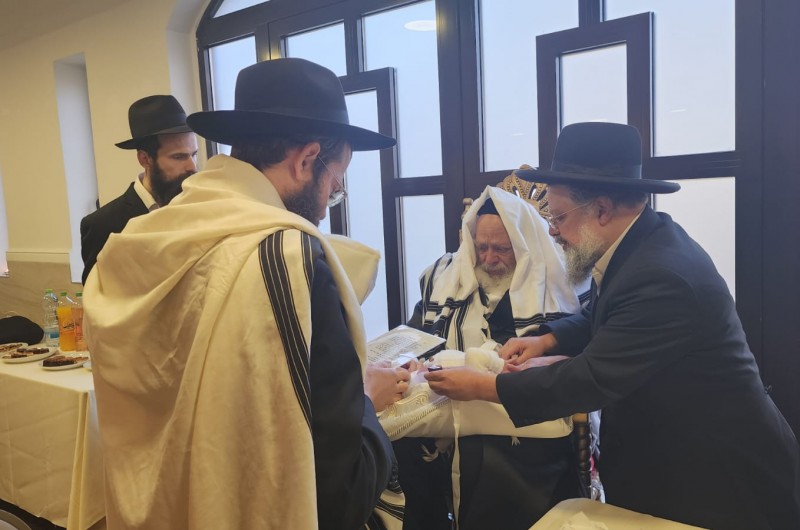 בירושלים התקיימה ברית המילה לבנו של הרב משה לוי יצחק לאופר, מרבני ישיבת תורת אמת בירושלים, בהשתתפות הדוד הגאון הרב חיים שלום דייטש שליט