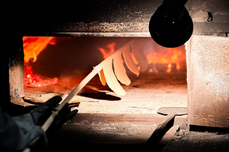 מאות מבחורי ה'קבוצה' באפיית מצות מצווה מהודרות