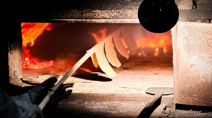 מאות מבחורי ה'קבוצה' באפיית מצות מצווה מהודרות