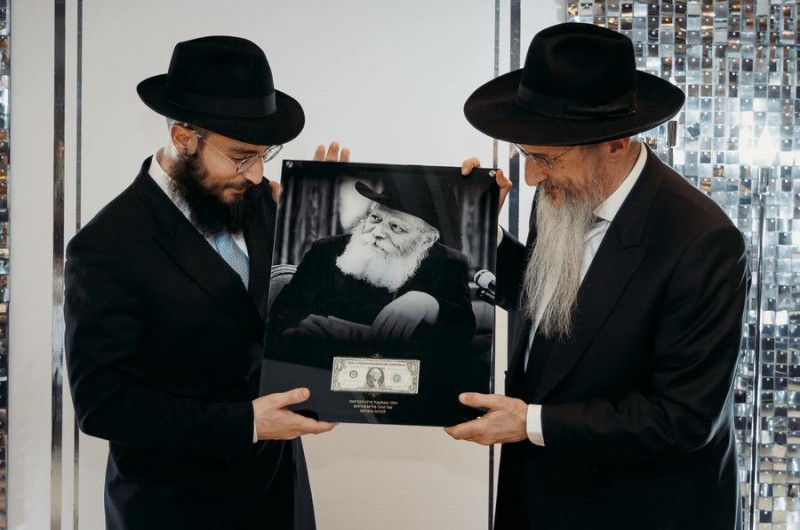 אחרי שעלה לתורה: ידידים ושלוחי הרבי בהתוועדות יום הולדת למנהל מוסד החינוך 