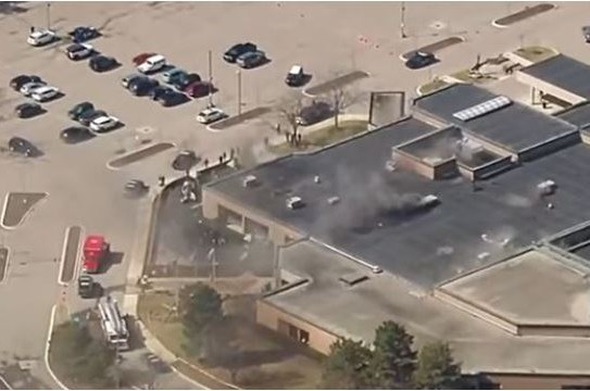 מישיגן: התנגש בבית כנסת וירה, נוטרל בידי מאבטחים