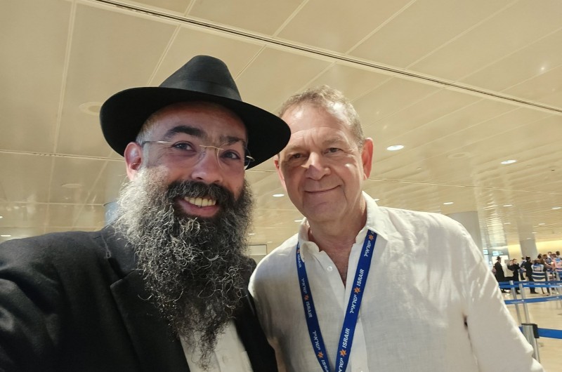 שליח הרבי במונטונגרו - הרב אריה איידלקופ, נחת בארה